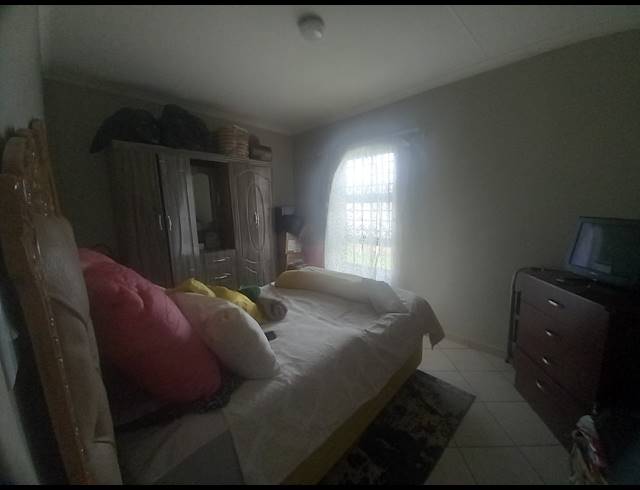 2 BEDROOM FREEHOLD FOR SALE IN CRYSTAL PARK